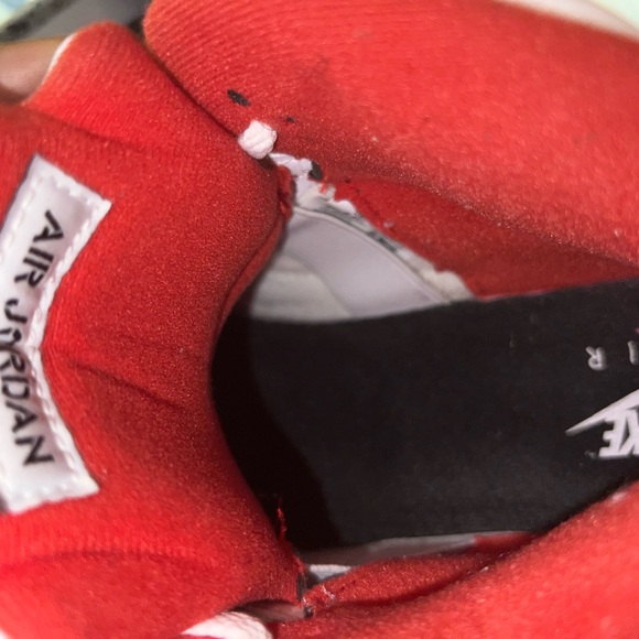 Air Jordan 5 Retro (Fire Red 2020 GS) - Picture 4 of 5